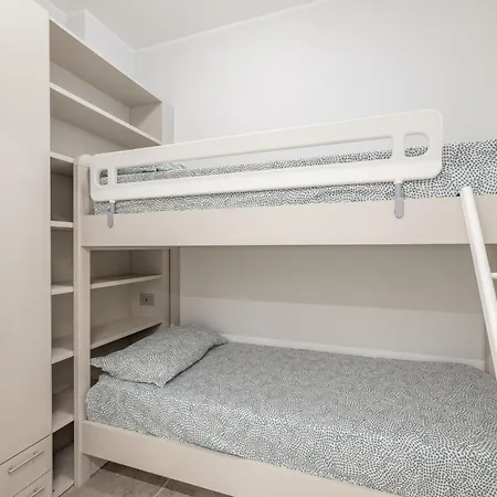 Five Minutes Walk By Wonderful Italy