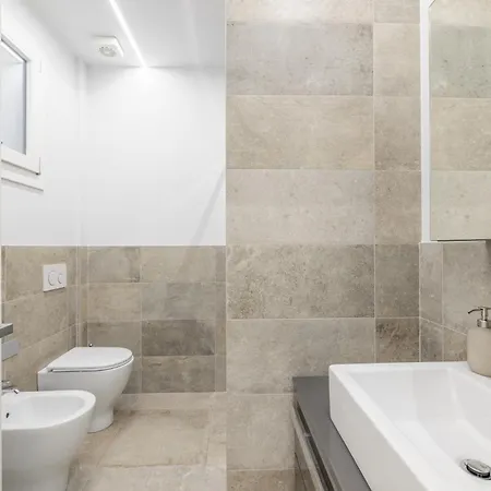 Five Minutes Walk By Wonderful Italy *