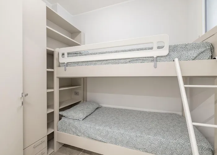 Five Minutes Walk By Wonderful Italy