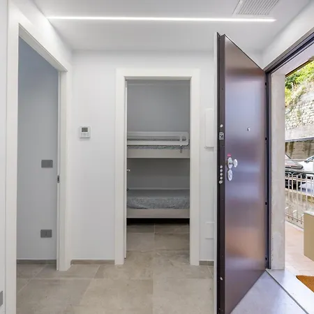 Five Minutes Walk By Wonderful Italy