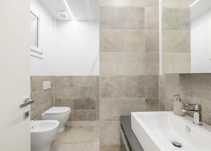 Five Minutes Walk By Wonderful Italy *